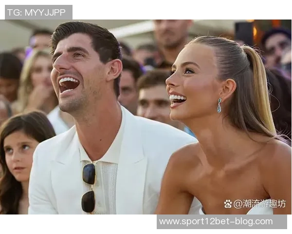 妻子社交媒体分享与库尔图瓦游戏夜照片展现休闲时光的乐趣